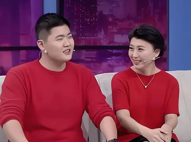 闫学晶事件再升级！官媒下场发文锐评，言辞犀利	，句句直戳她心窝