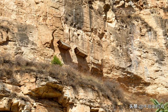 山西宁武石门悬棺：万仞崖龛藏古柩、千年石棺映翠岚