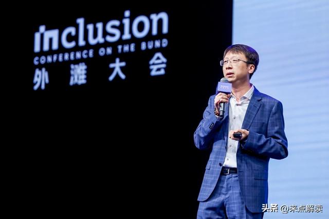 赫拉利抛出 “问”？外滩大会给出 “答”，这场对话藏着什么深意？