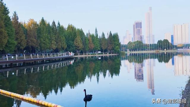 在建邺,“发呆”