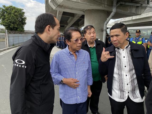 麻烦大了！莎拉刚宣布第三国接人 , 海牙立马传来噩耗 , 老杜被控谋杀