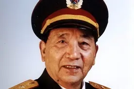 老山轮战，秦基伟的儿子含泪辞行，反被父亲教训：这点小仗算什么图片