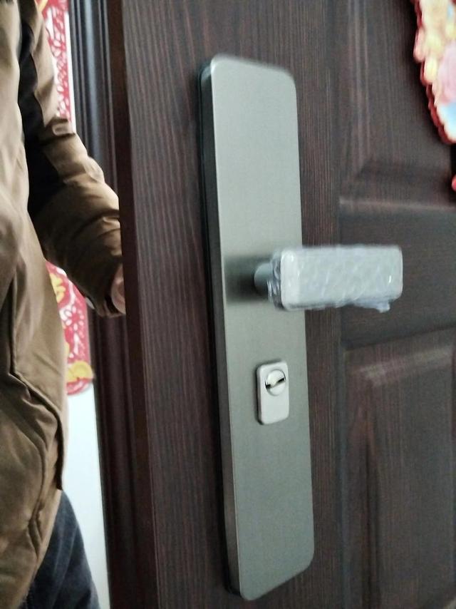 “指纹锁”正逐渐退出中国家庭？听开锁师傅说完，我才恍然大悟！
