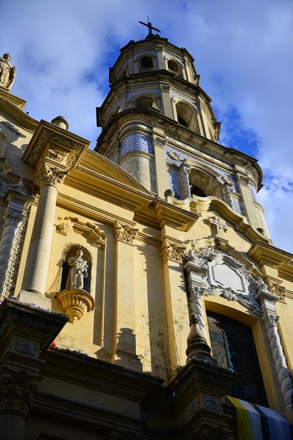 世界上离中国最远的国家，坐飞机要好几天能到，如今发展一落千丈