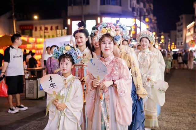 免费吃喝玩乐一条龙！爱临安“炸场”唐昌之夜，福利不设限！