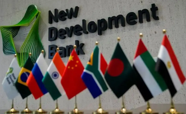盟友反目金砖抱团，美国重蹈阿根廷覆辙，中国成关税战唯一赢家？