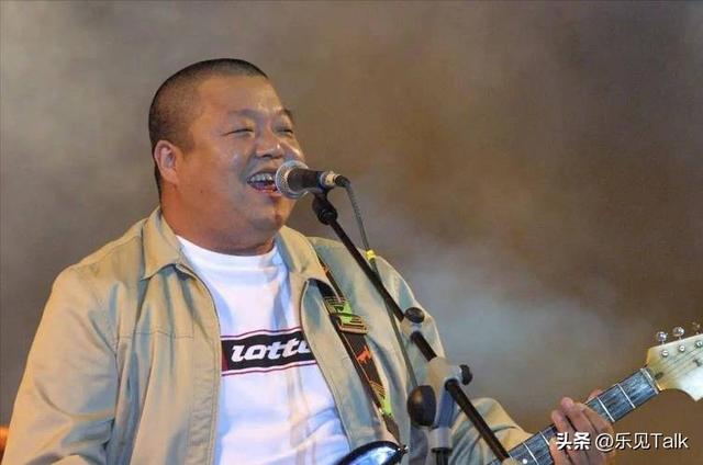 连上5次央视春晚，私下和恩师同居，却被骗流产，如今57岁仍单身