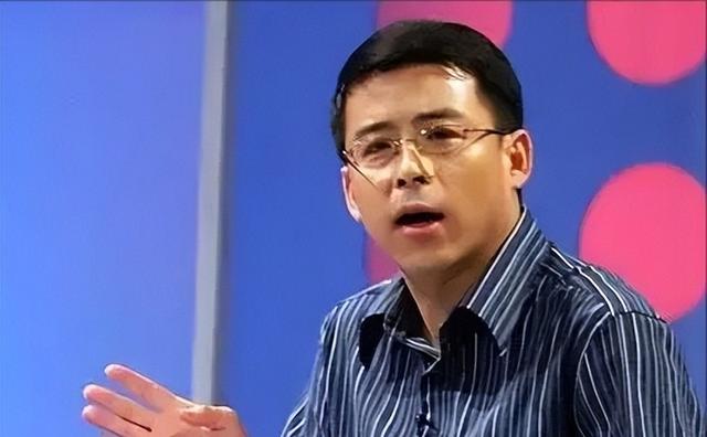 那个曾扬言让中国给全世界道歉，惨遭央视开除的阿丘，如今怎样了