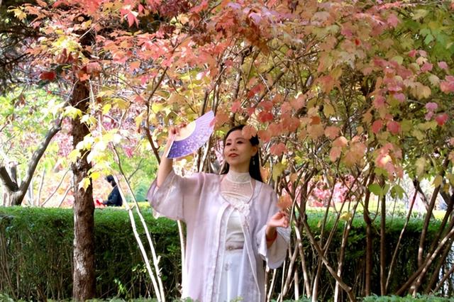 【组图】国庆赏秋正当时 佳木斯双拥公园“花式”迎游人