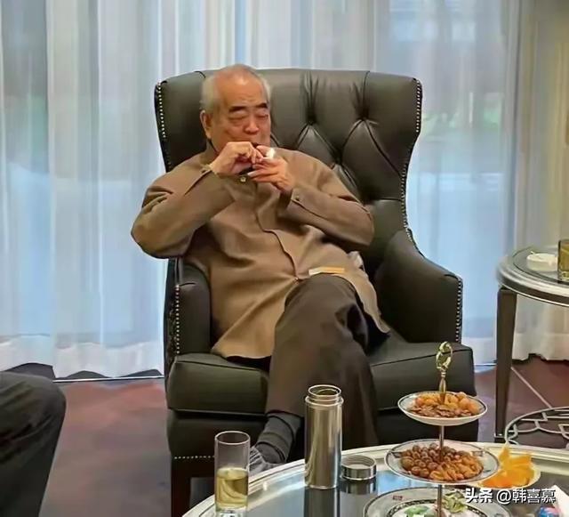 87岁范曾老来得子，宣布与子女断绝关系，亿万财产留给妻子管理