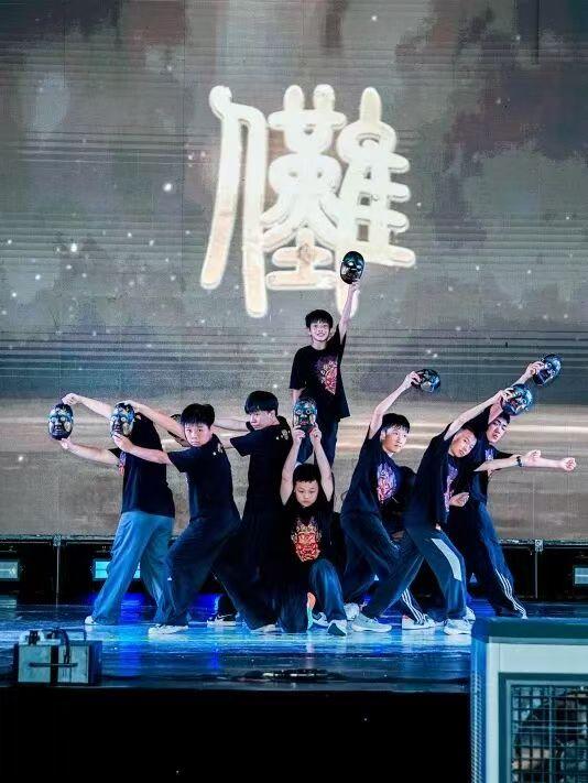 暑期文旅“冰火两重天”，明月山凭啥逆势爆火？
