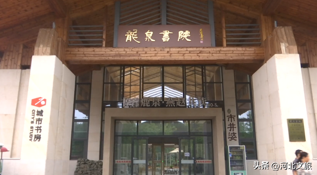 漫步桥上、泛舟湖中，在石家庄龙泉湖公园尽享绿水青山的惬意时光