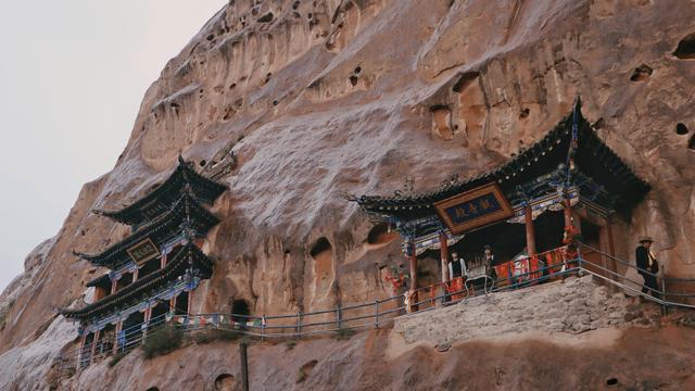 甘肃神秘北凉洞窟，悬崖上的千年佛寺，古人是怎么在峭壁上开凿的
