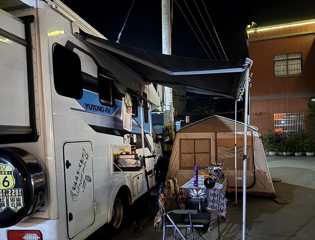 年轻人为何集体“白嫖”景区？报复性白嫖，景区赚不到钱了？