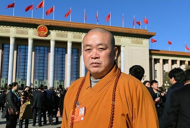 释永信被抓30天，李湘终于坦白两人关系，亲吻照的真相终于大白