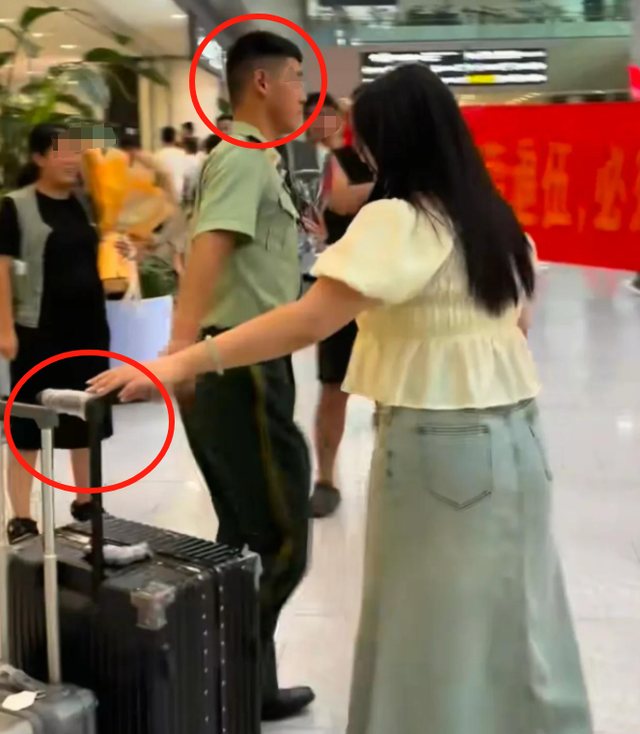 接退伍男友遭全网劝分后：视频已删，男方账号被扒，细节暴露问题