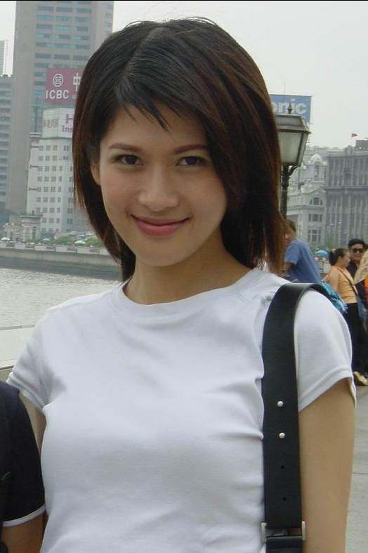 傍大款，当小三，私生活混乱！难怪16年过去，阔太们还在防着她