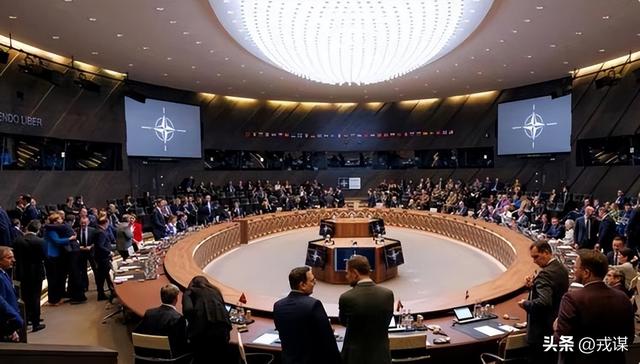 俄乌打下去欧洲要完？卖掉乌克兰锅甩给美国，与俄和好！才是生路