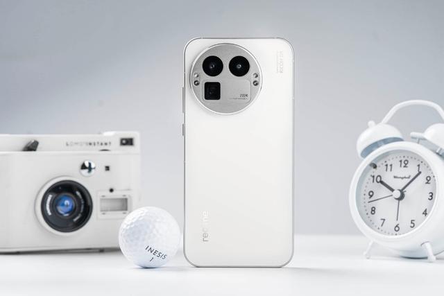 真我GT8 Pro开售，前代GT7 Pro才是真香？3000出头拍照神器还值吗