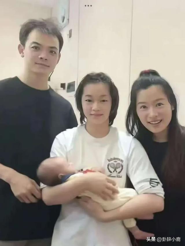 全红婵现身师兄家庭满月宴，抱娃姿势超标准，瘦身效果引网友狂赞