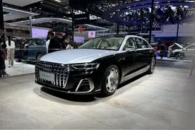 新车 | 130万元起/增4.0T动力，新款奥迪A8L Horch创始人版亮相车展图片