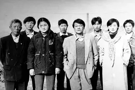 我今年74岁，我和发小们约好了每年小聚，如今8个人只剩下4个人了图片