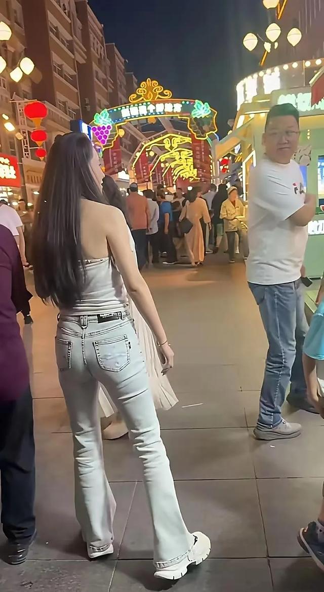 本以为森林北有多好看，五五身，个头小，好在有点肉 不然真没法瞧
