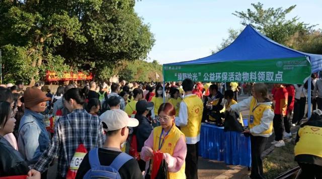 全民迎全运，万人走丹霞