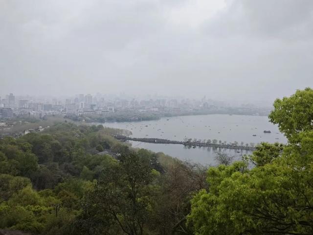 独自旅行，收获的「礼物」是一个爱人