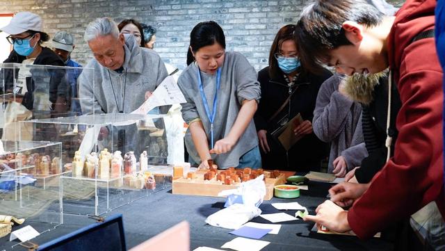 谁说传统文化不酷？西湖边的博览会博物馆直接被年轻人攻陷了！