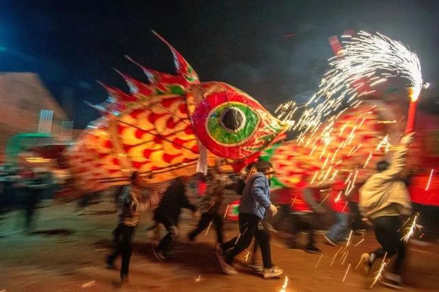 来歙县，打卡马思纯同款鱼灯！