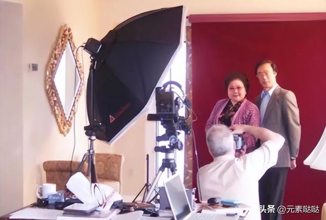 吃里爬外，永不回国？她带领30名演员选择留美，如今年过花甲归来