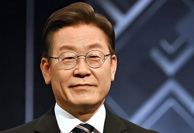 出大事了，日首相月底或换人，高市投靠李在明，二人要来这里密谈