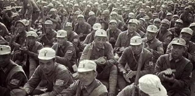 1950年，新疆20万老兵打光棍，王震一句话，10万女兵进入新疆