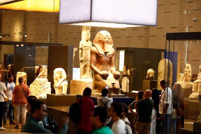 震撼亮相！大埃及博物馆成“第四金字塔”，图坦卡蒙金棺惊艳现世