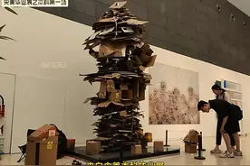 央美作品《超级蜂巢》，网友：只有拾破烂的大爷知道它底子有多好图片