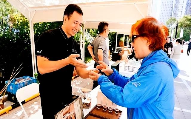 大量日本游客涌入北京，打着旅游幌子不去旅游不吃美食。为啥来？