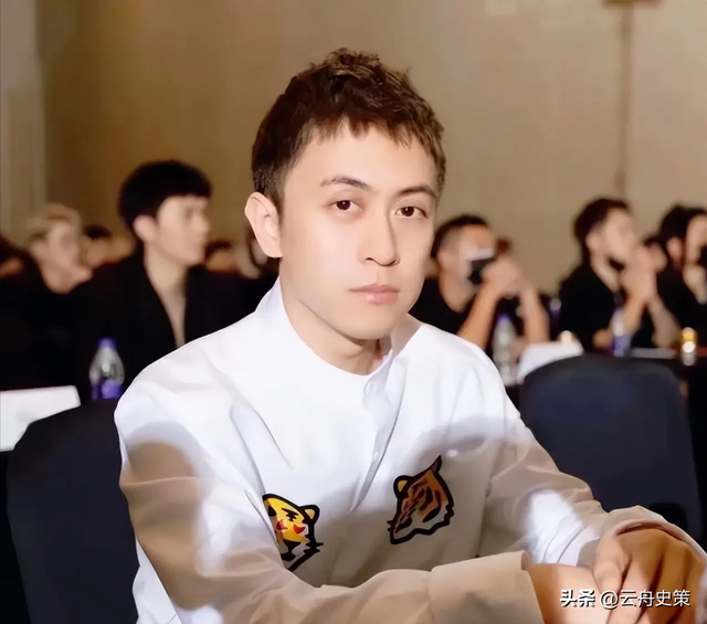 坐3.6亿飞机，戴1000万名表，拿5000万炒股的秦奋究竟什么背景