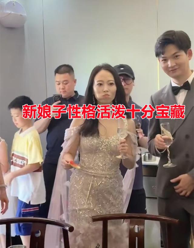 女子如愿嫁大学同学，敬酒时霸气十足，郎才女貌令人羡慕：很般配