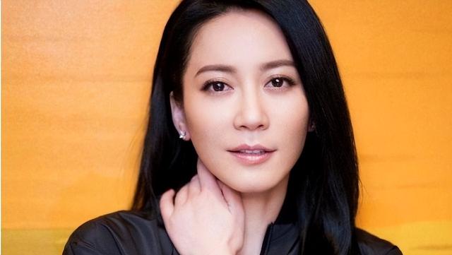 至今未婚未育！但有固定伴侣陪了近20年，54岁的她才是真人间清醒