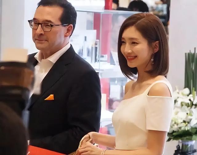 与富商海外产子真相大白6个月，江疏影近照太意外	，王传君没说错