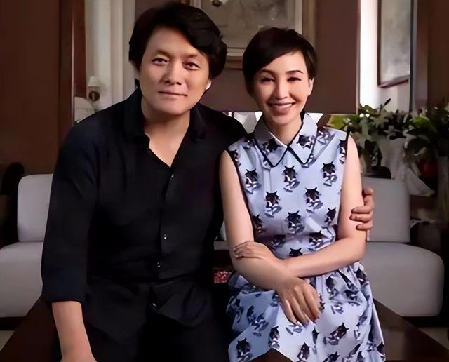 她19岁与导演私奔，在地下室裸婚连生3胎	，今被丈夫用7部剧捧红