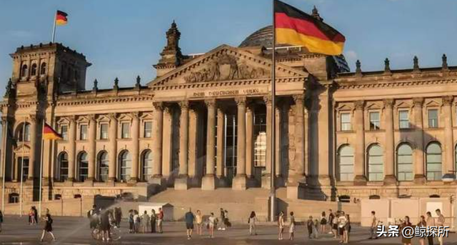 荷兰政府花200亿挽留，全球最大光刻机制造商为何要从老家搬走？