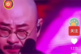 老农民仰天呐喊:咋生活？新玉米每斤0.43，一亩地不到900。图片