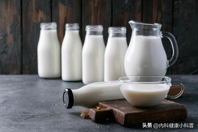 牛奶再次受到关注！医生发现：糖尿病患者喝牛奶时，多注意这5点