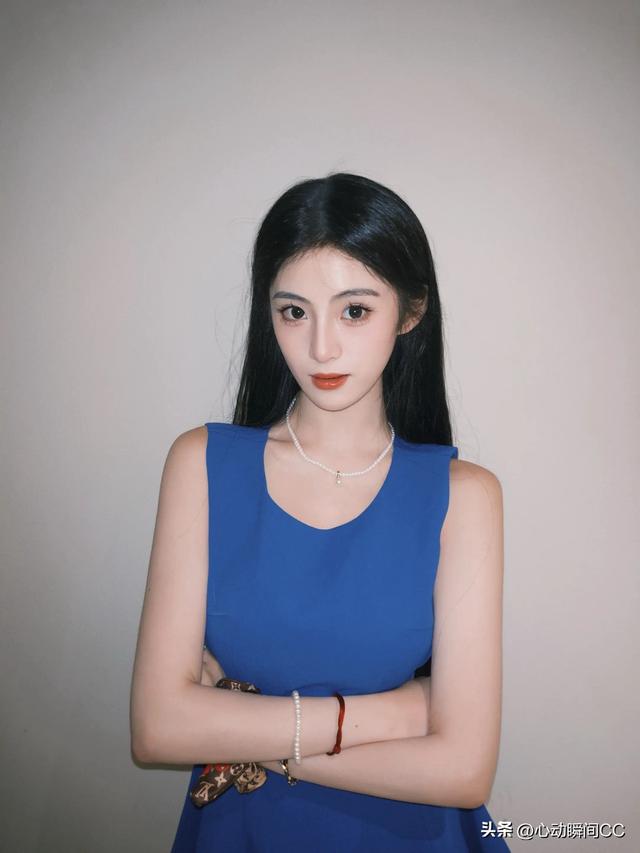 中传校花李乐涵，明眸摄人又有黑天鹅气质，妩媚到让人沦陷！