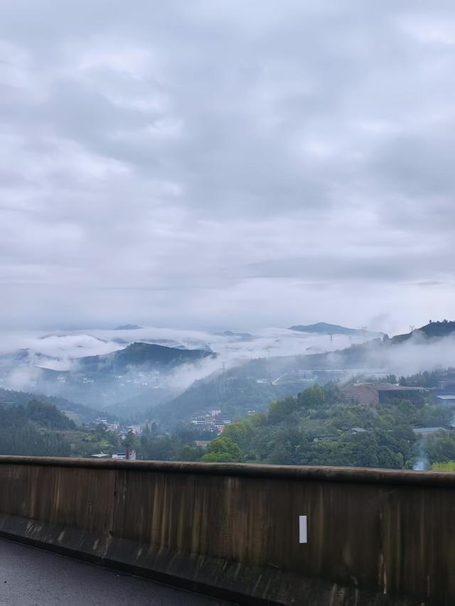 绝了！高速惊现“天庭入口”，我开着车差点以为要去取西经