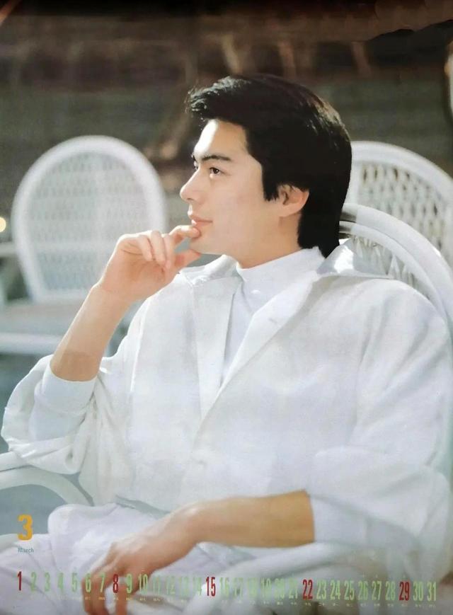 原来他们是夫妻，《许我耀眼》他4婚娶小12岁娇妻，老婆像梅艳芳