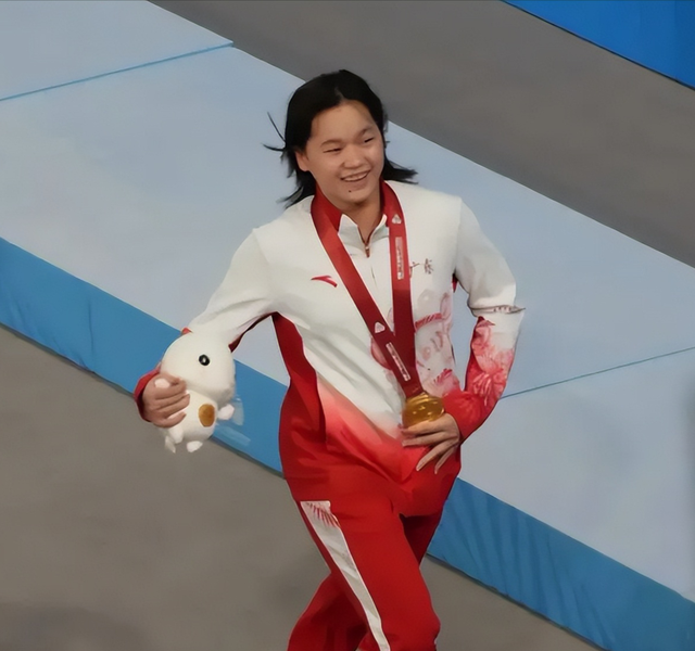 各有目的！全红婵家别墅正式封顶，令人不适的事发生，还不止一件