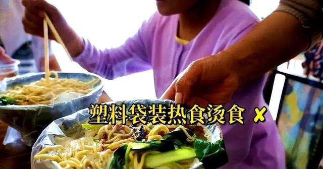 建议马上停止用这种瓶子，能渗透出很多致癌物质，家里有的赶紧扔